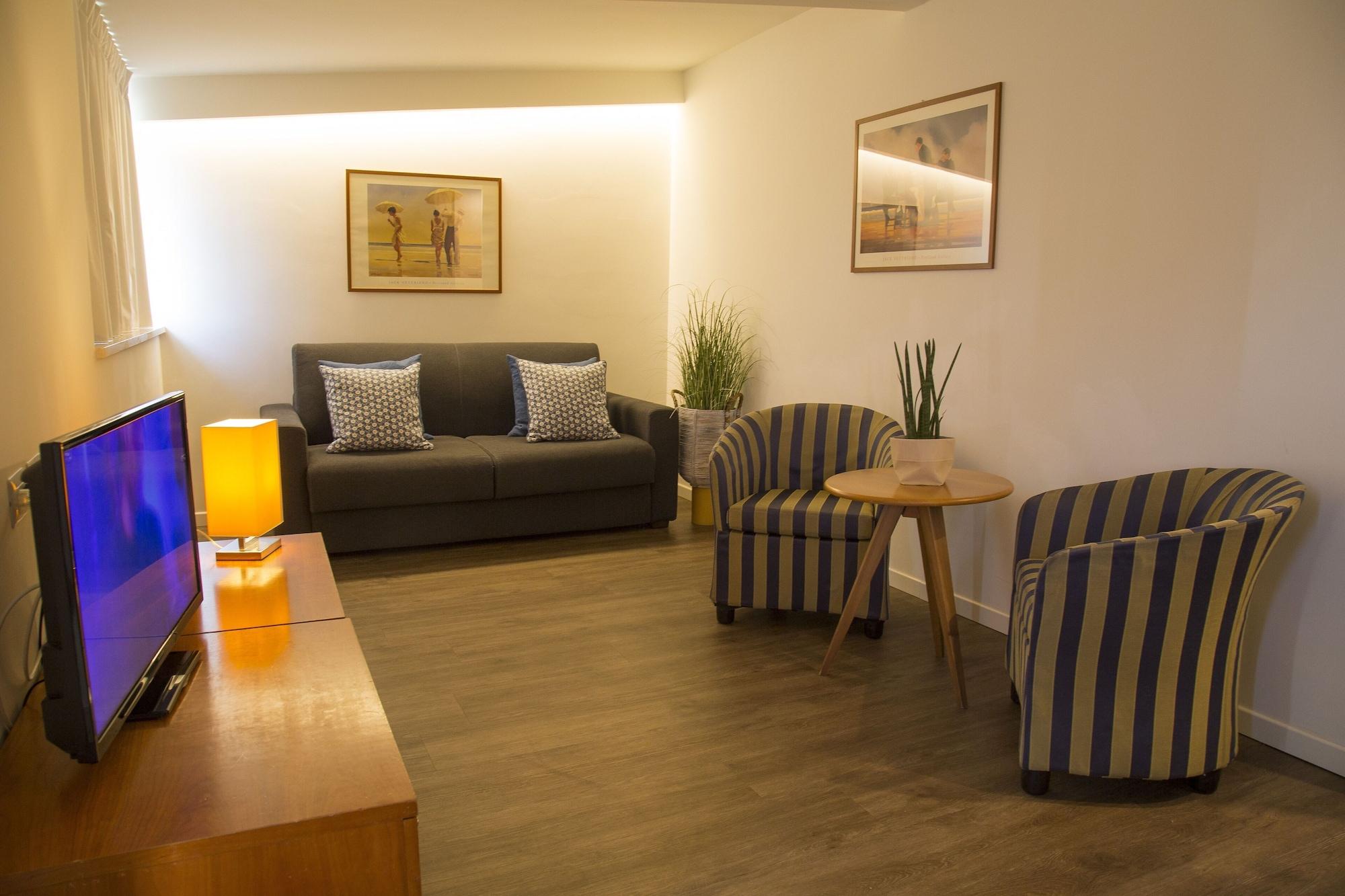 Hotel Mon Cheri ริชโชเน ภายนอก รูปภาพ