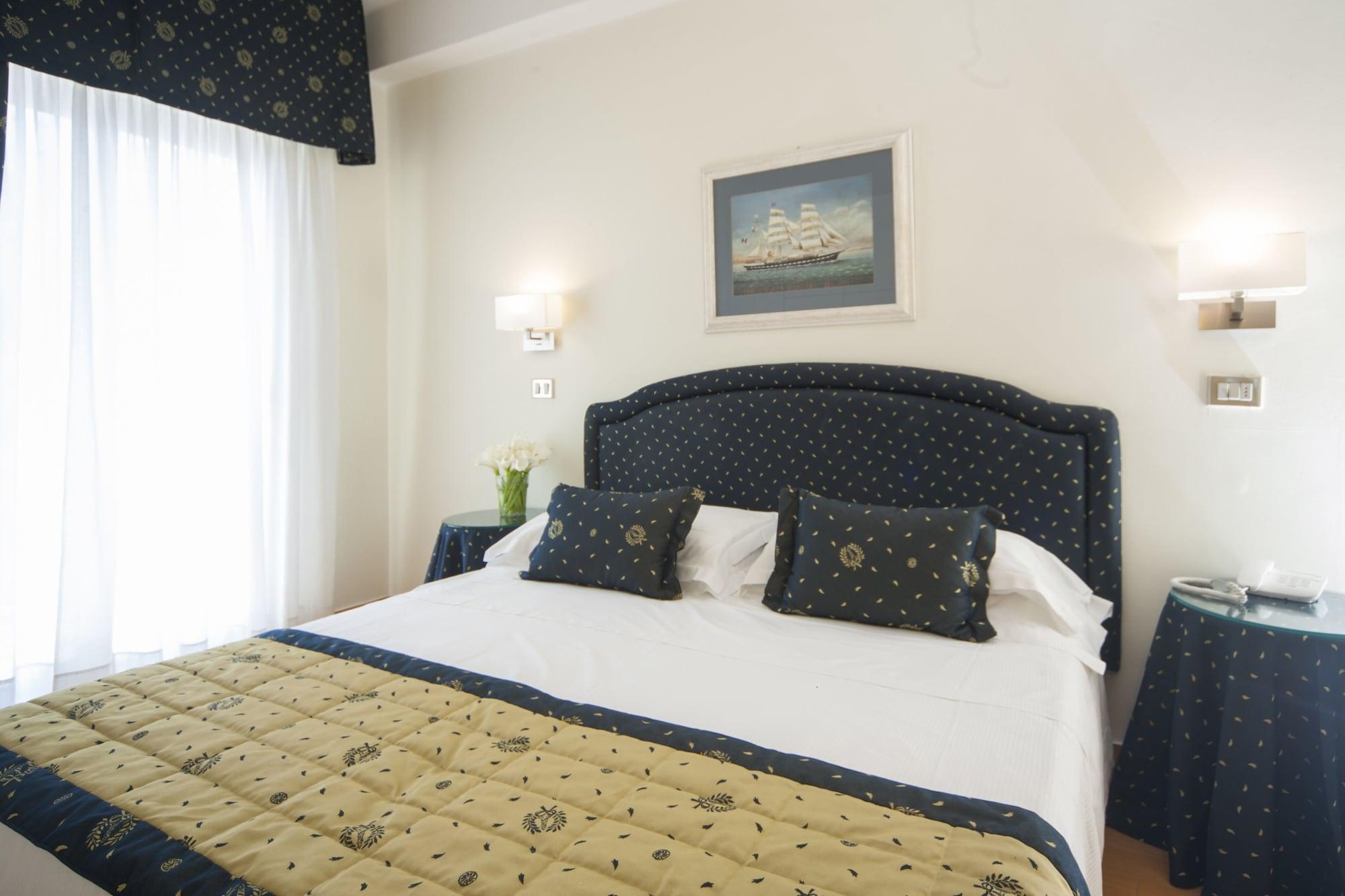Hotel Mon Cheri ริชโชเน ภายนอก รูปภาพ