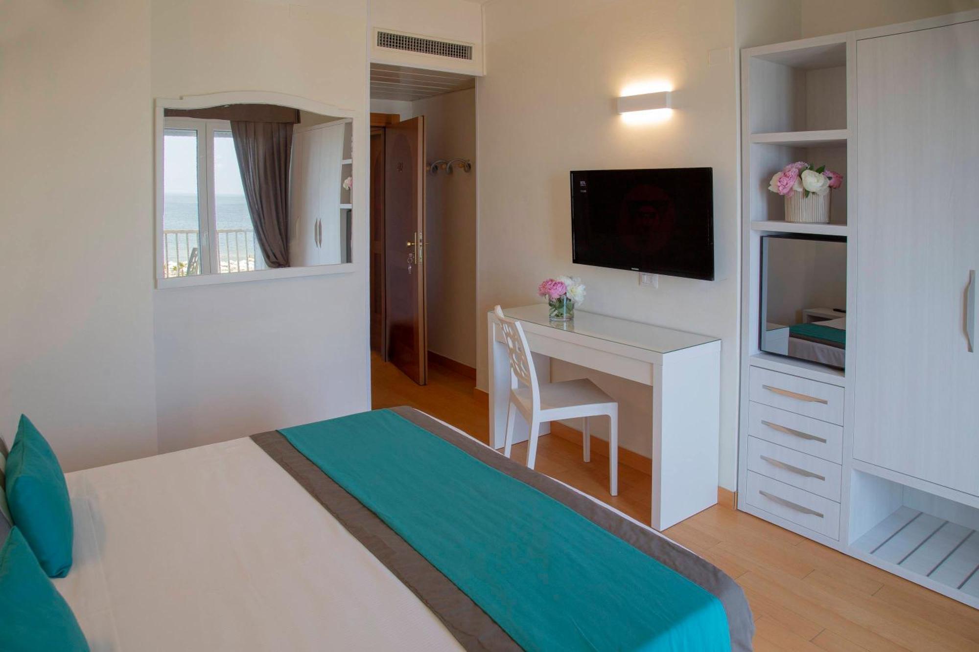 Hotel Mon Cheri ริชโชเน ภายนอก รูปภาพ