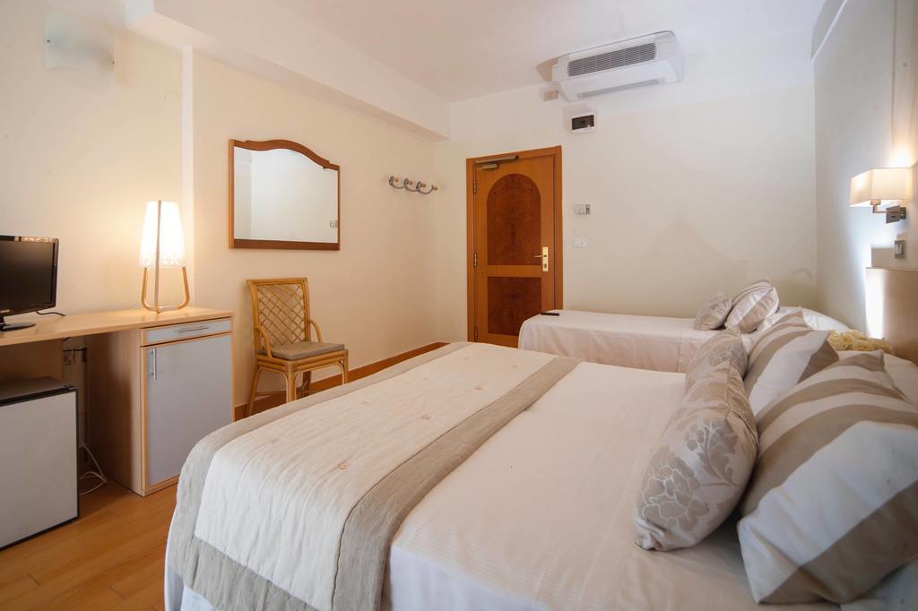 Hotel Mon Cheri ริชโชเน ห้อง รูปภาพ