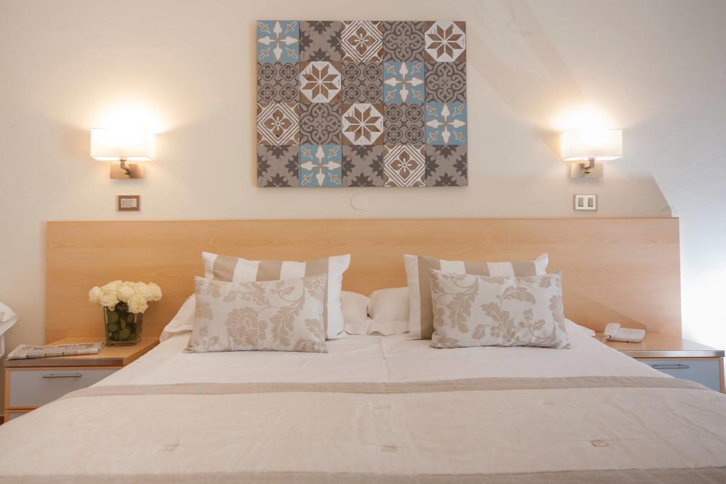Hotel Mon Cheri ริชโชเน ห้อง รูปภาพ
