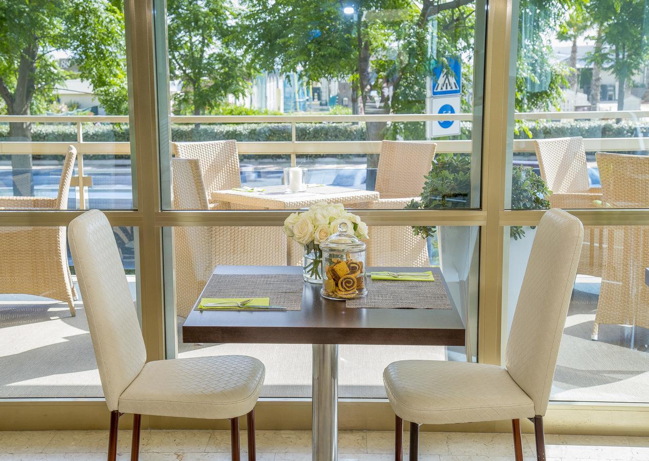 Hotel Mon Cheri ริชโชเน ภายนอก รูปภาพ